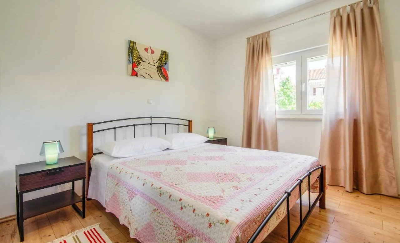 Apartmani Prodan 2 Fažana 0*,  Kroatien